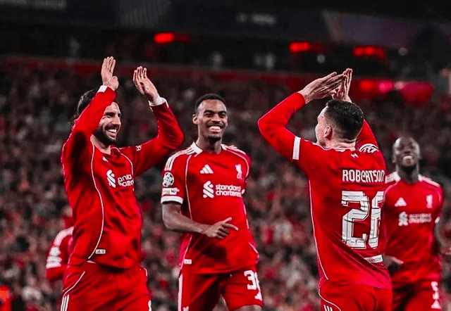 11打9也会逆风！斯洛特用废巨星阵容，利物浦惨胜热刺真靠运气？