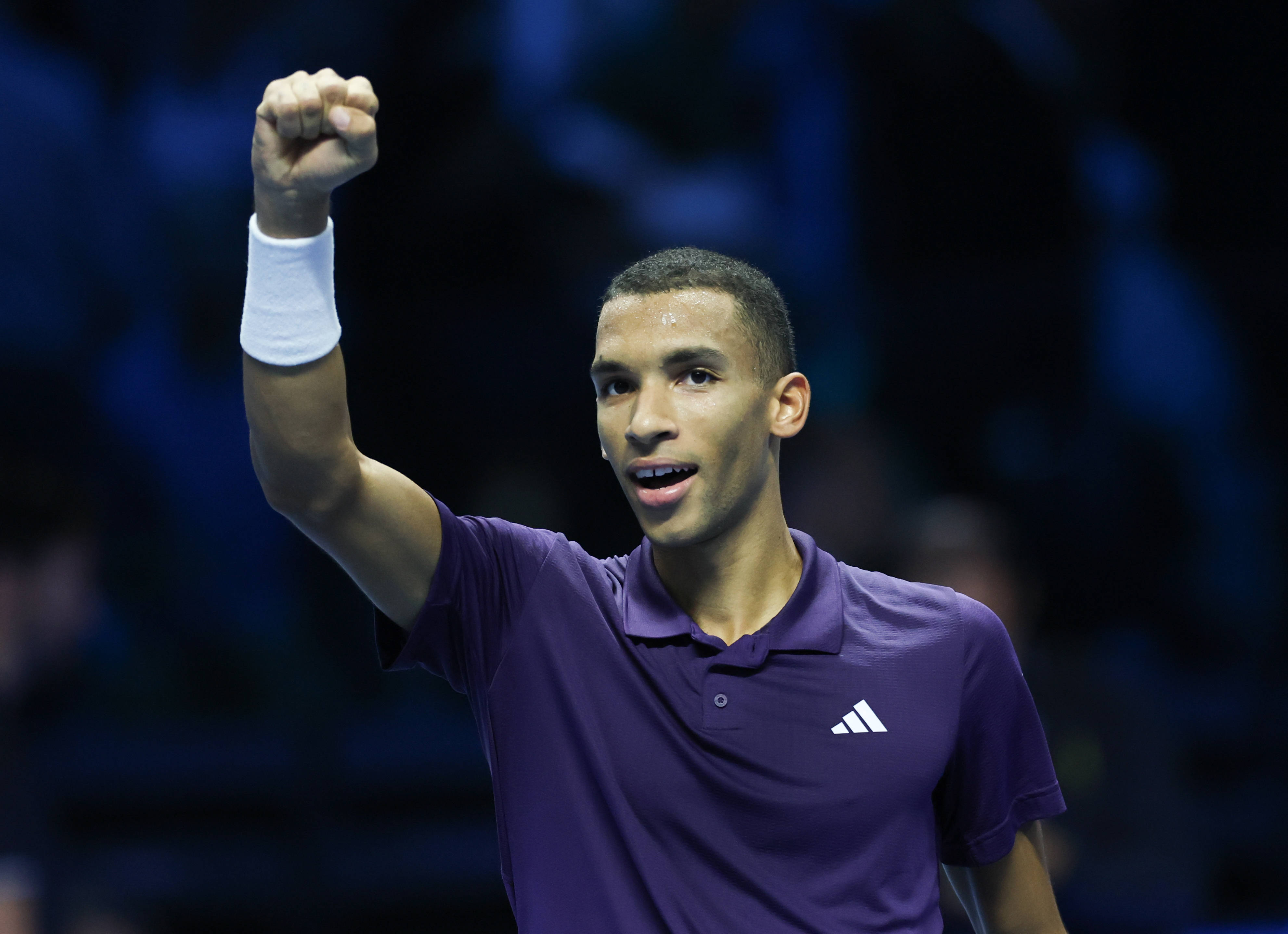 （体育）网球——ATP年终总决赛：奥热-阿利亚西姆胜兹韦列夫