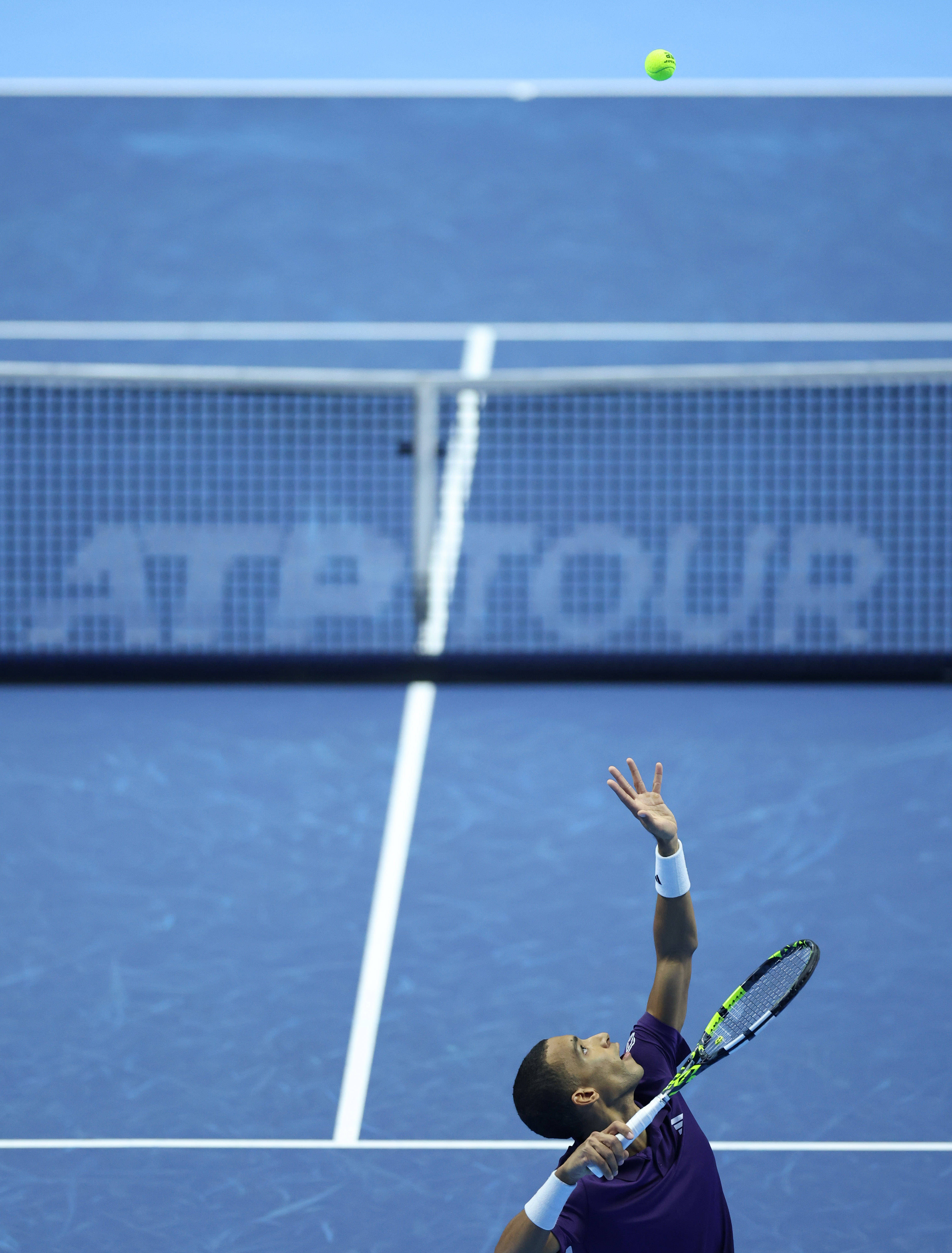 （体育）网球——ATP年终总决赛：奥热-阿利亚西姆胜兹韦列夫