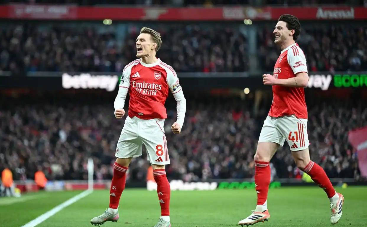 英超圣诞赛程激战正酣！阿森纳主场鏖战维拉，曼城伺机乘胜追击