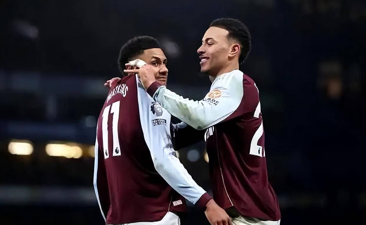 英超圣诞赛程激战正酣！阿森纳主场鏖战维拉，曼城伺机乘胜追击