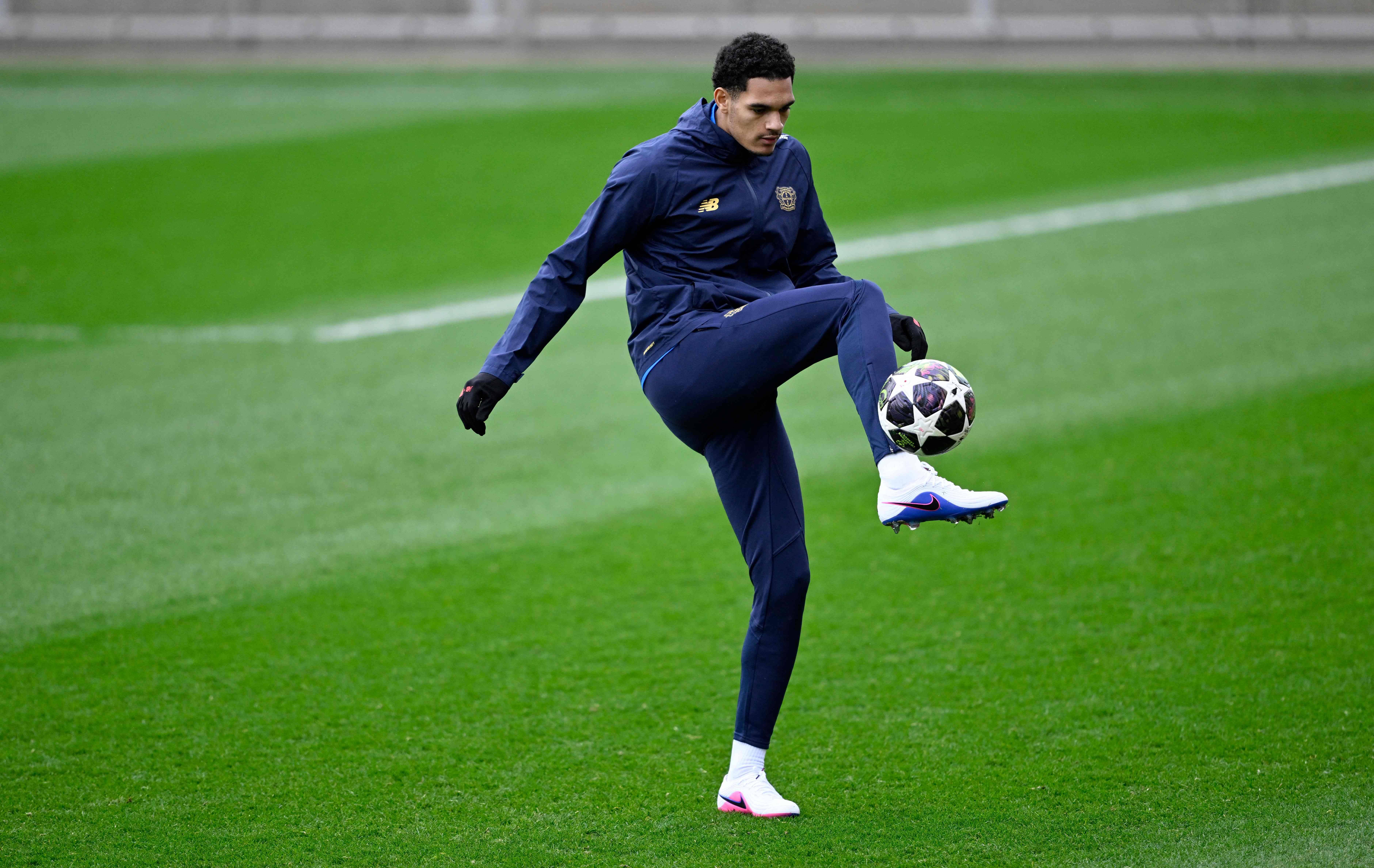 （外代二线）足球——欧冠：勒沃库森赛前训练