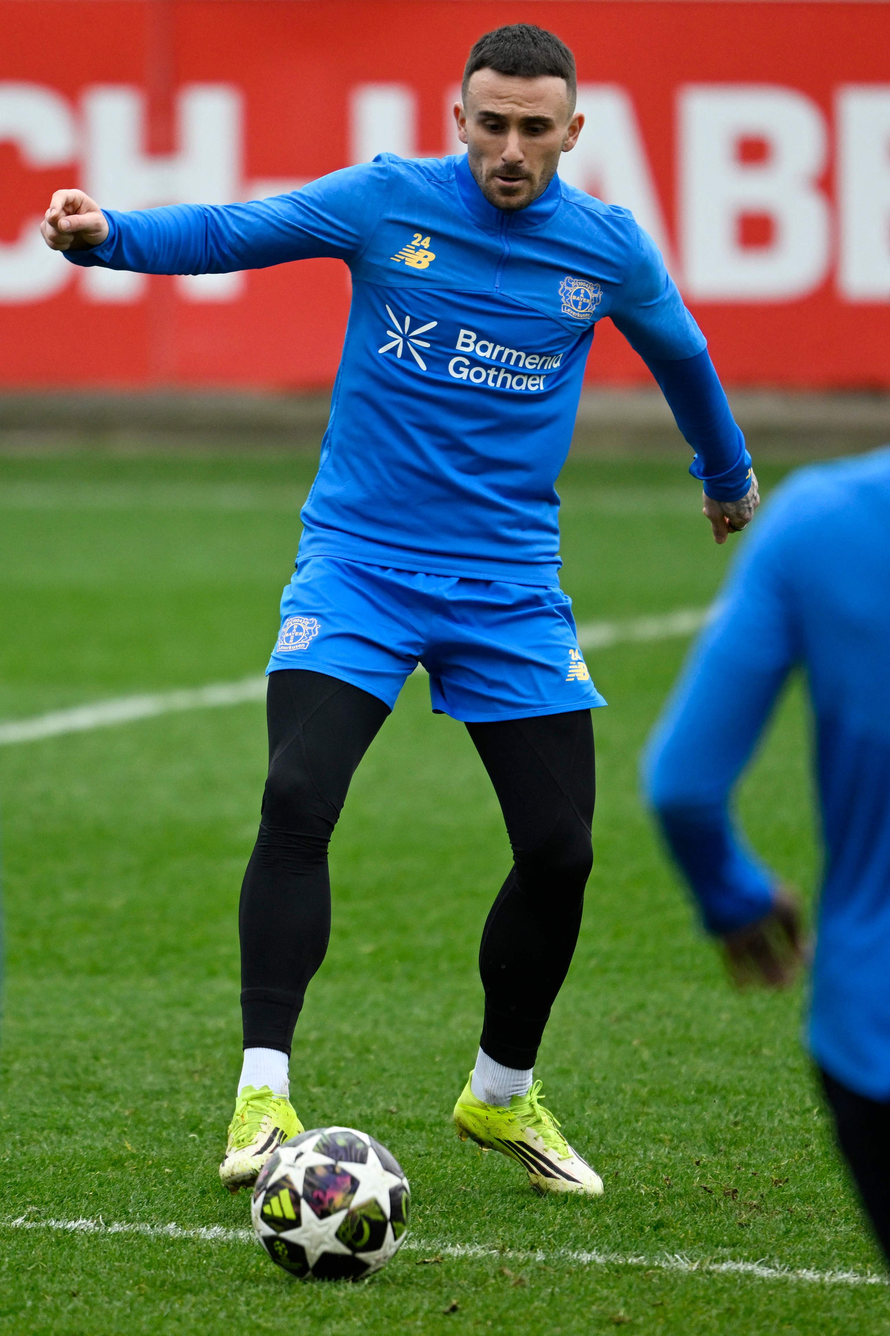 （外代二线）足球——欧冠：勒沃库森赛前训练