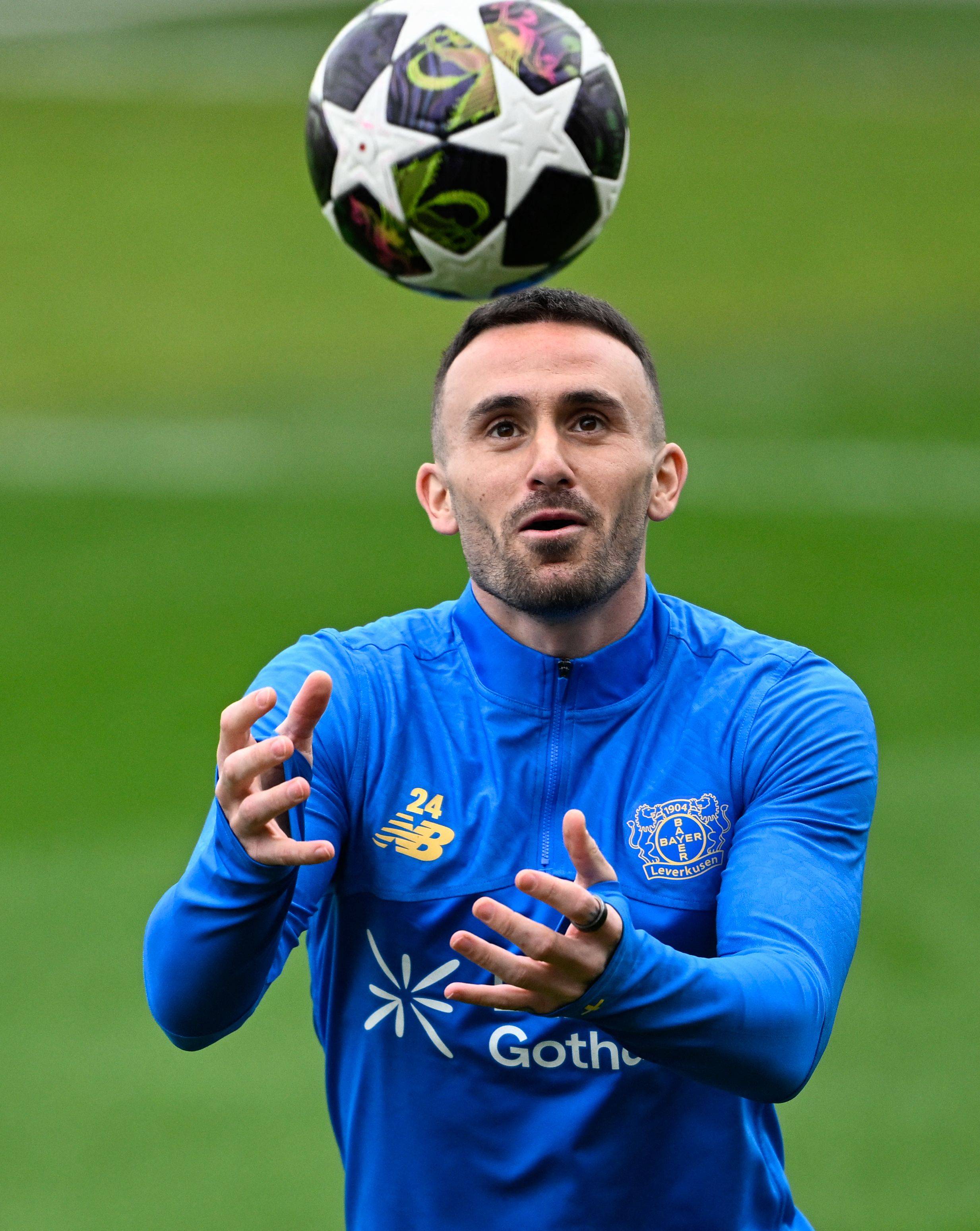 （外代二线）足球——欧冠：勒沃库森赛前训练