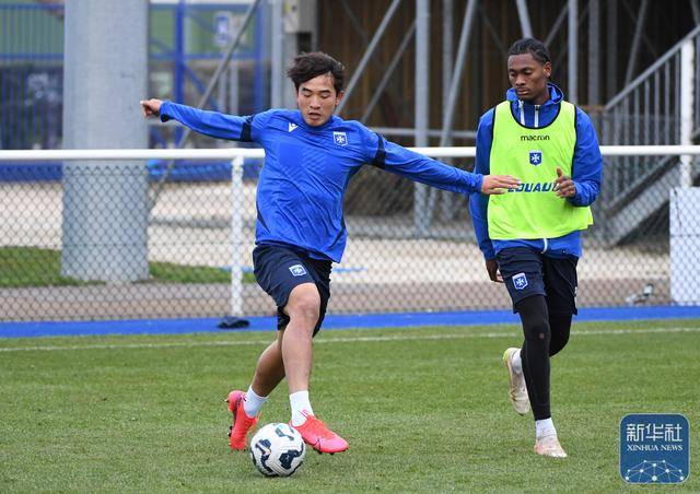足球丨魏祥鑫参加欧塞尔预备队训练