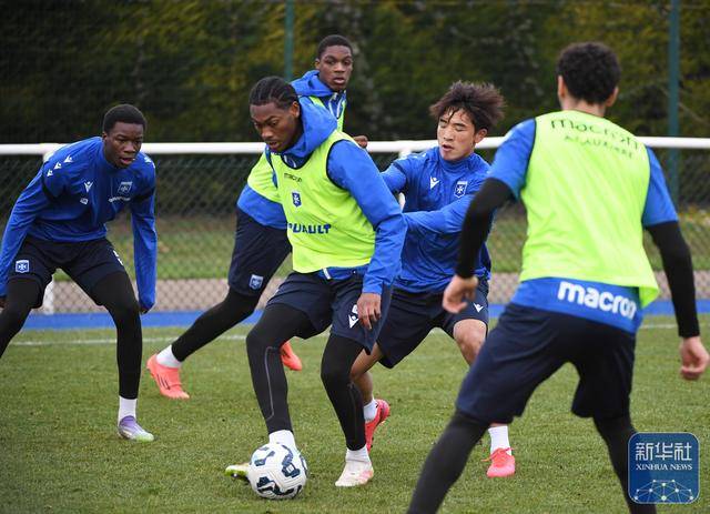 足球丨魏祥鑫参加欧塞尔预备队训练