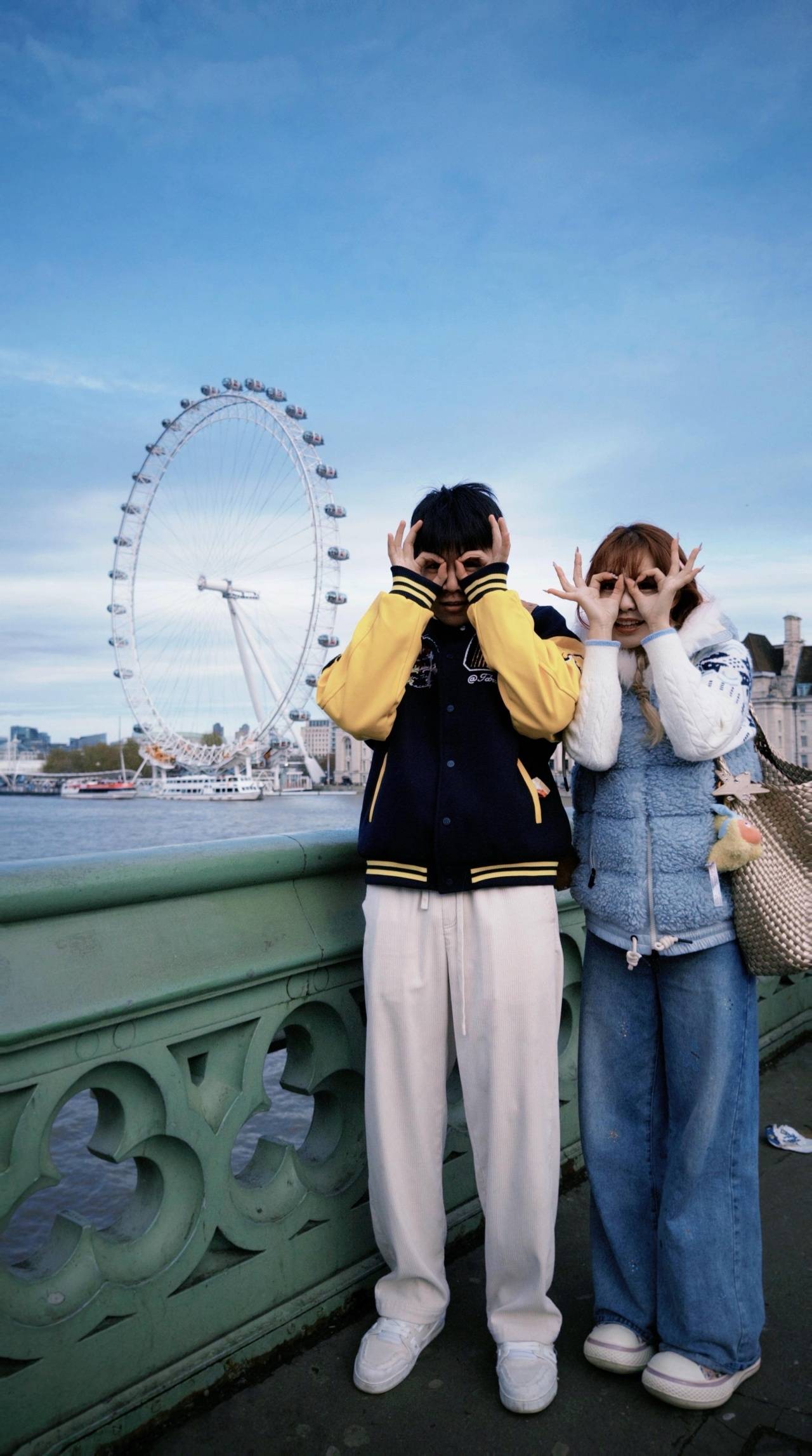 U23国足队长球场情场双丰收 留洋英超狼队+漂亮女友陪你闯英国