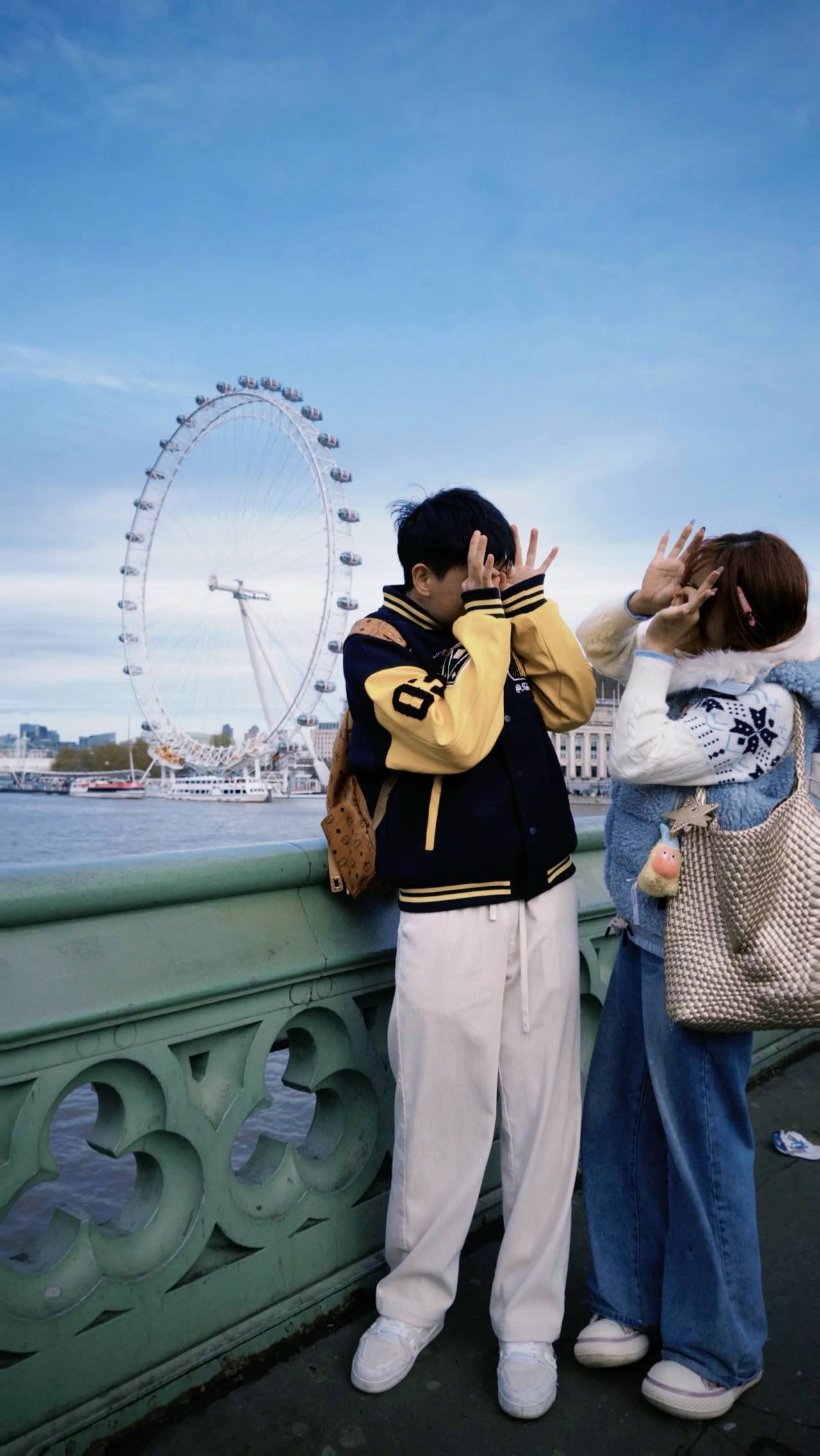 U23国足队长球场情场双丰收 留洋英超狼队+漂亮女友陪你闯英国